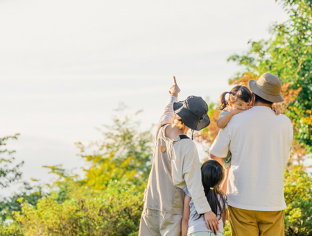 学校の予定に合わせて運行しているため、土日祝日、春・夏・冬休みがしっかりと確保されています。<br />
そのため、家族や友人との時間、趣味の時間を存分に楽しむことができます。<br />
<br />
また、学校の休暇期間に合わせた運行なので、春休みや夏休み、冬休みもしっかりお休みを取れるため、プライベートの予定も立てやすい環境です。<br />
<br />
仕事とプライベートのバランスを大切にしながら、安定した休暇を楽しみたい方にとって、最適な職場です。